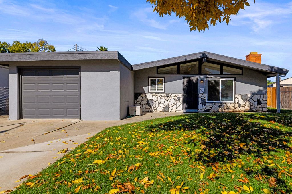 4305 37th Ave, Sacramento, CA 95824