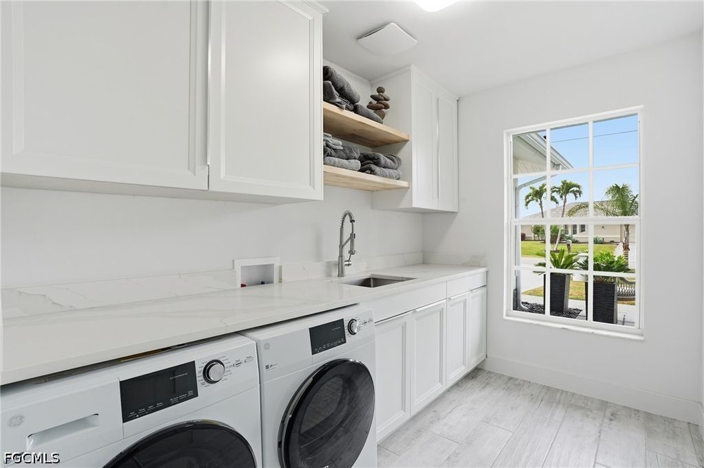 Image 17 of property listing at 5227 SW 11th PL, Cape Coral, FL 33914