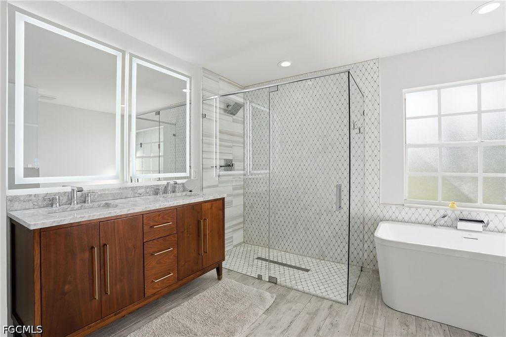 Image 22 of property listing at 5227 SW 11th PL, Cape Coral, FL 33914