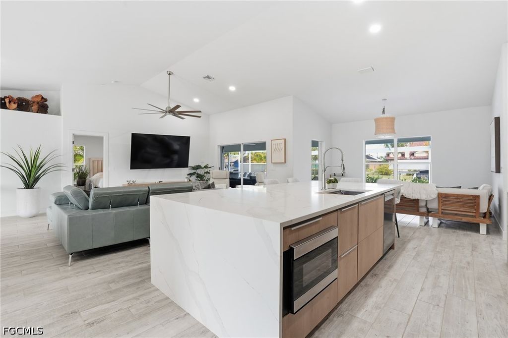 Image 23 of property listing at 5227 SW 11th PL, Cape Coral, FL 33914