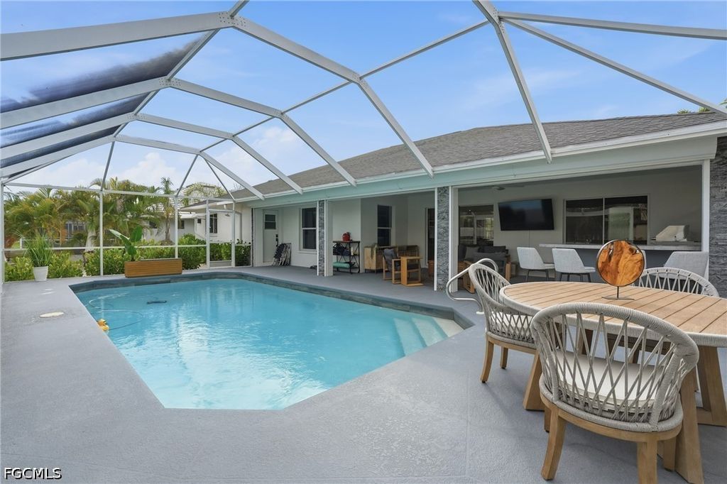 Image 34 of property listing at 5227 SW 11th PL, Cape Coral, FL 33914