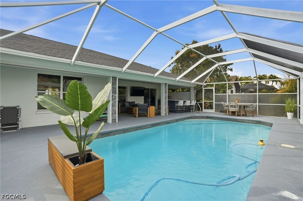 Image 35 of property listing at 5227 SW 11th PL, Cape Coral, FL 33914