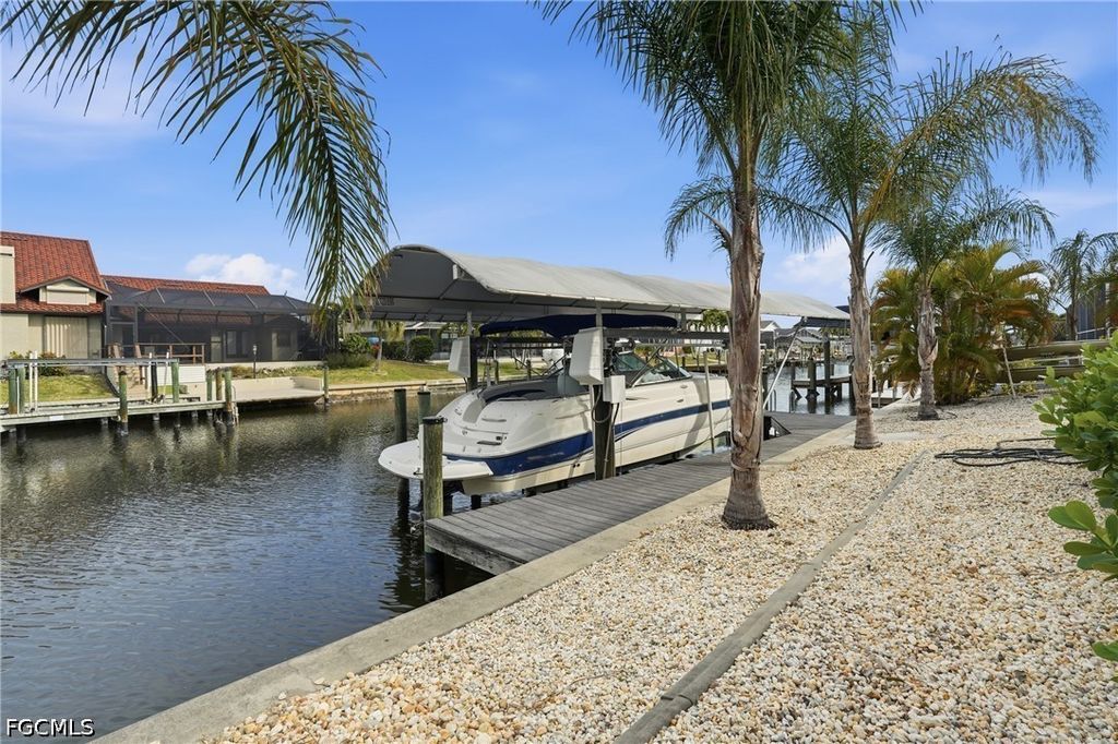 Image 38 of property listing at 5227 SW 11th PL, Cape Coral, FL 33914