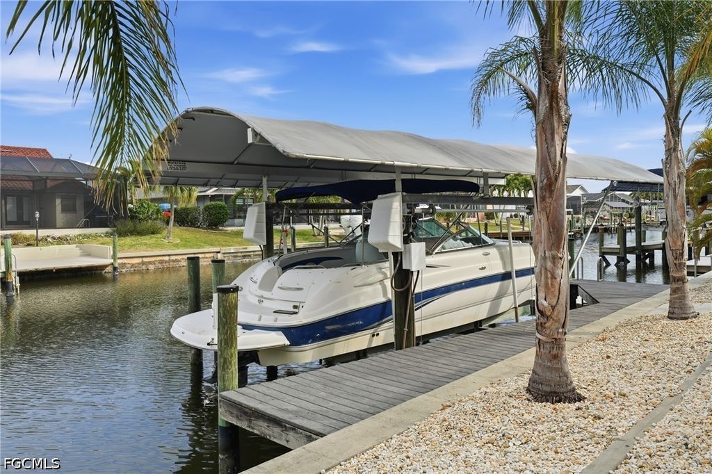 Image 39 of property listing at 5227 SW 11th PL, Cape Coral, FL 33914