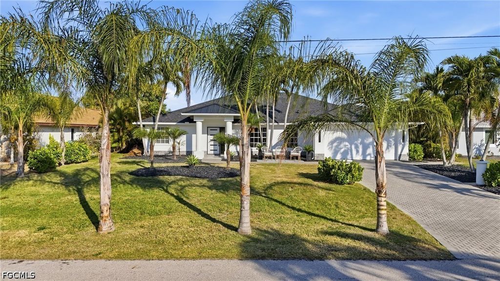 Image 7 of property listing at 5227 SW 11th PL, Cape Coral, FL 33914