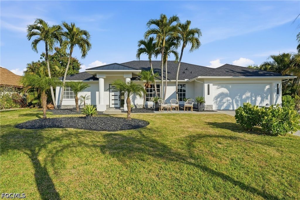 Image 8 of property listing at 5227 SW 11th PL, Cape Coral, FL 33914