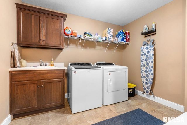 1606 Chriswell Gardens Street, Chatham, IL 62629