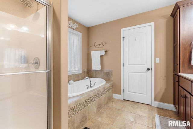 1606 Chriswell Gardens Street, Chatham, IL 62629