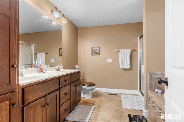 1606 Chriswell Gardens Street, Chatham, IL 62629