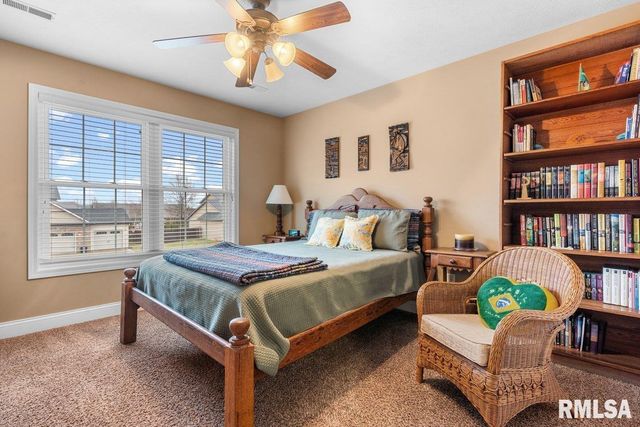 1606 Chriswell Gardens Street, Chatham, IL 62629