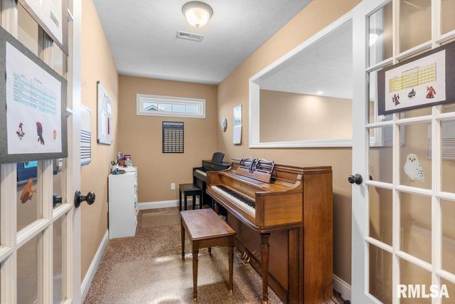 1606 Chriswell Gardens Street, Chatham, IL 62629