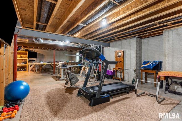 1606 Chriswell Gardens Street, Chatham, IL 62629