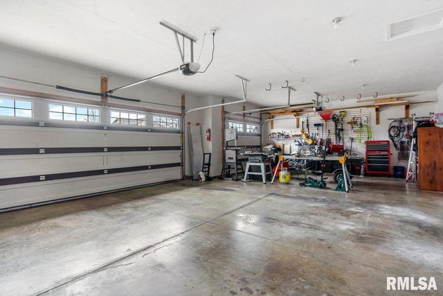 1606 Chriswell Gardens Street, Chatham, IL 62629