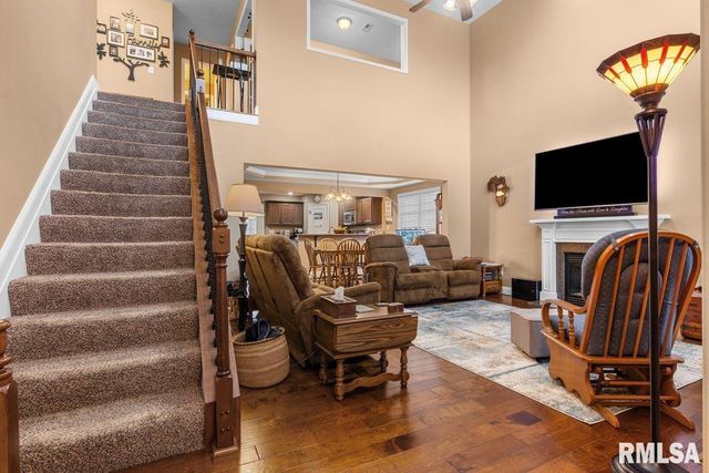 1606 Chriswell Gardens Street, Chatham, IL 62629