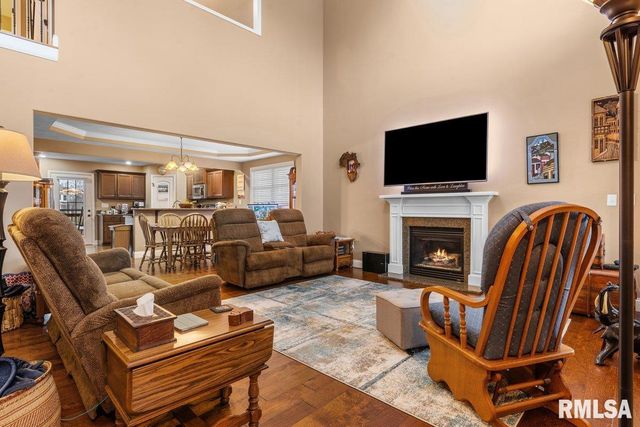 1606 Chriswell Gardens Street, Chatham, IL 62629