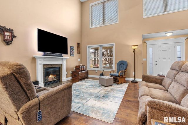 1606 Chriswell Gardens Street, Chatham, IL 62629