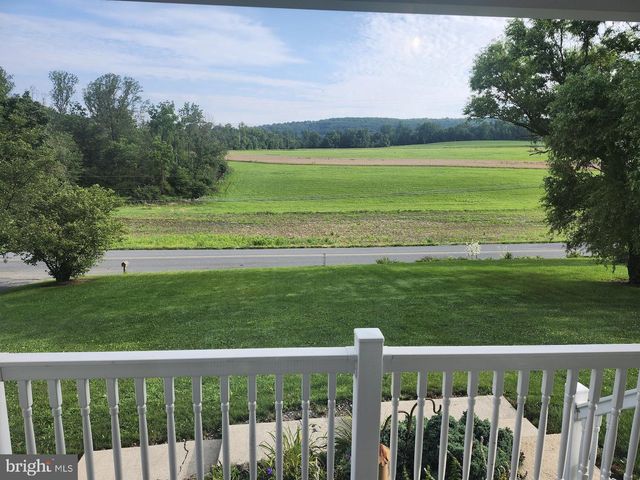 318 LONG LN, Lititz, PA 17543