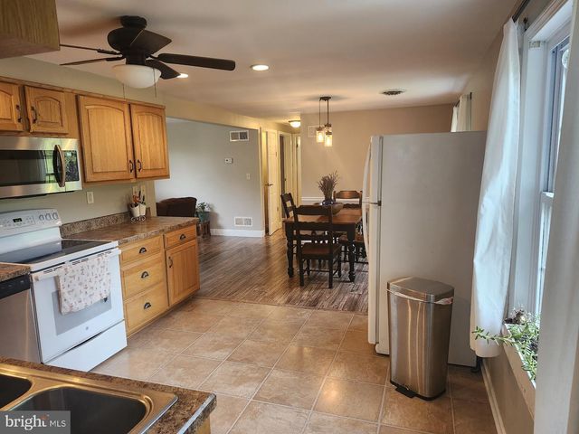 318 LONG LN, Lititz, PA 17543