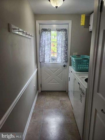 318 LONG LN, Lititz, PA 17543