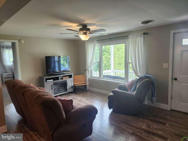 318 LONG LN, Lititz, PA 17543