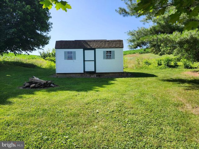 318 LONG LN, Lititz, PA 17543