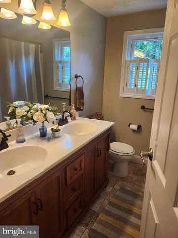 318 LONG LN, Lititz, PA 17543