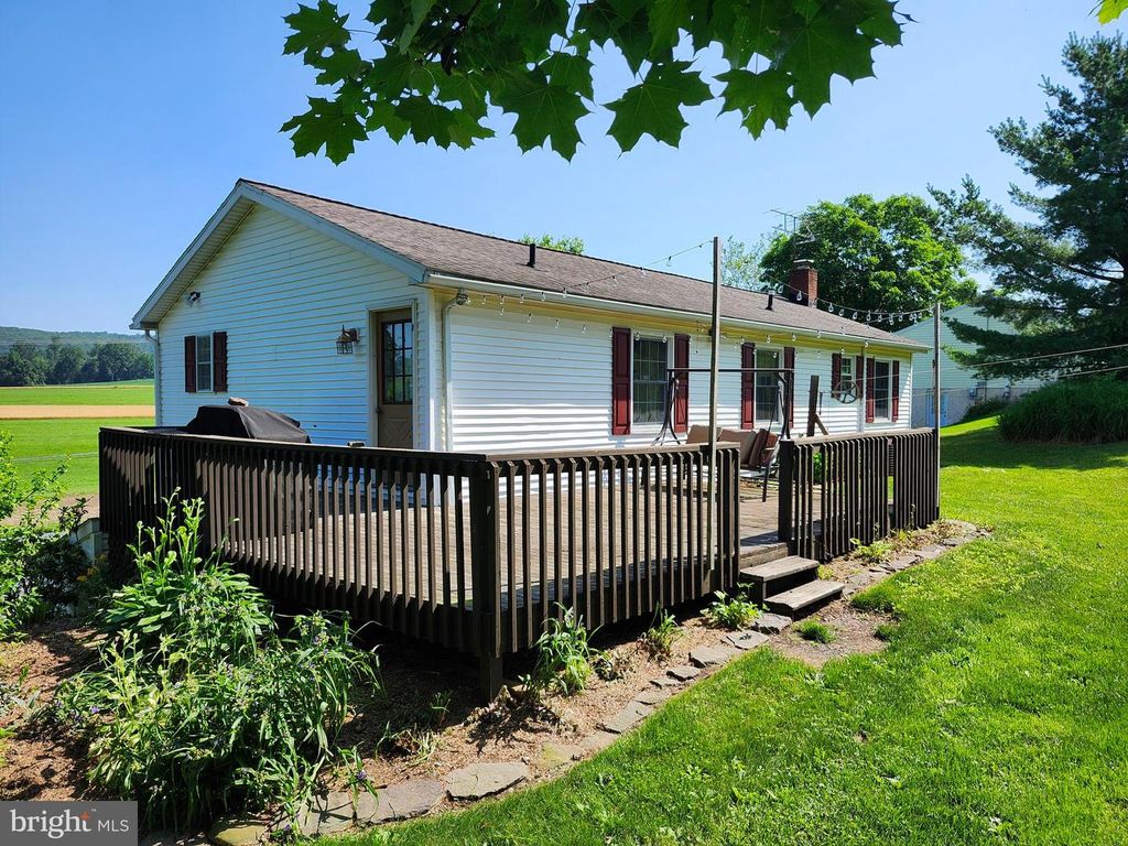 318 LONG LN, Lititz, PA 17543