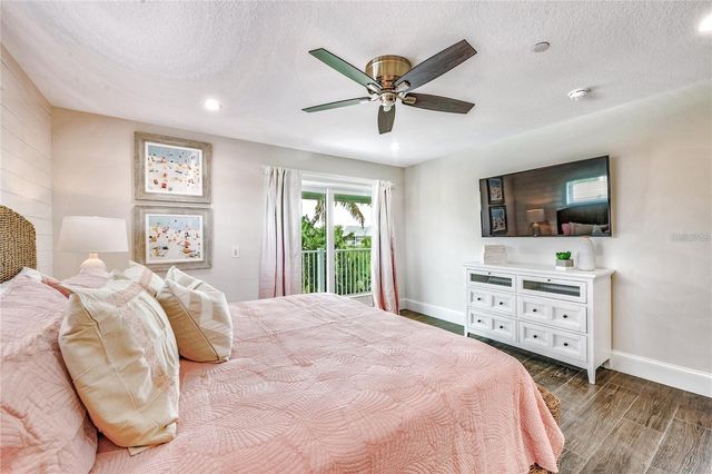 336 AVENIDA DE MAYO, Sarasota, FL 34242