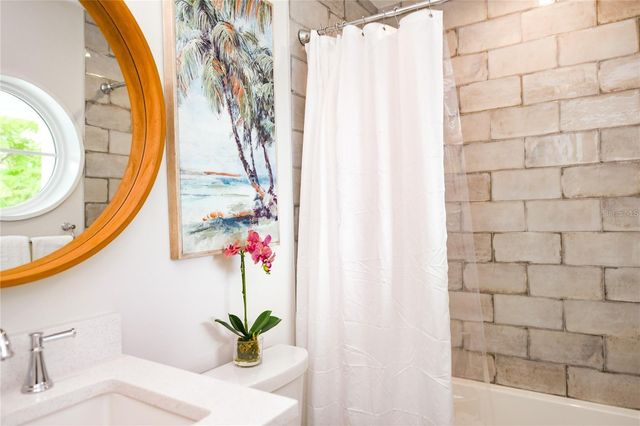 336 AVENIDA DE MAYO, Sarasota, FL 34242