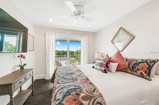 336 AVENIDA DE MAYO, Sarasota, FL 34242