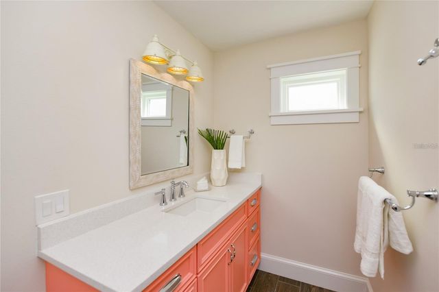 336 AVENIDA DE MAYO, Sarasota, FL 34242