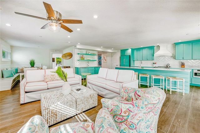 336 AVENIDA DE MAYO, Sarasota, FL 34242