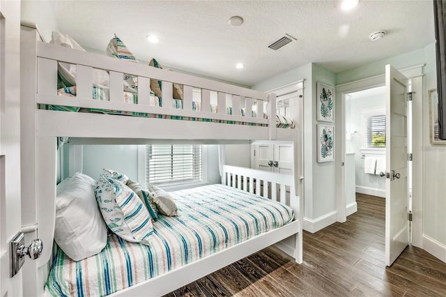 336 AVENIDA DE MAYO, Sarasota, FL 34242