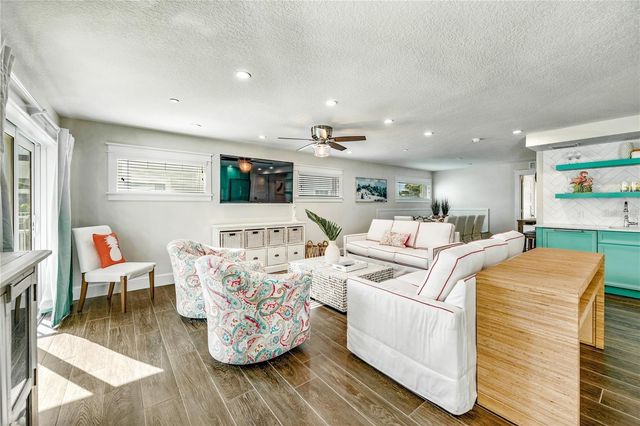 336 AVENIDA DE MAYO, Sarasota, FL 34242