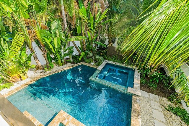 336 AVENIDA DE MAYO, Sarasota, FL 34242