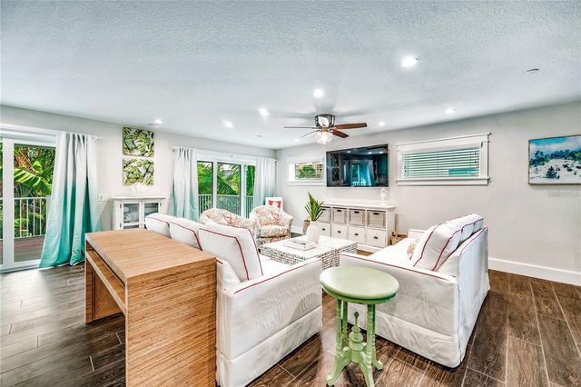 336 AVENIDA DE MAYO, Sarasota, FL 34242