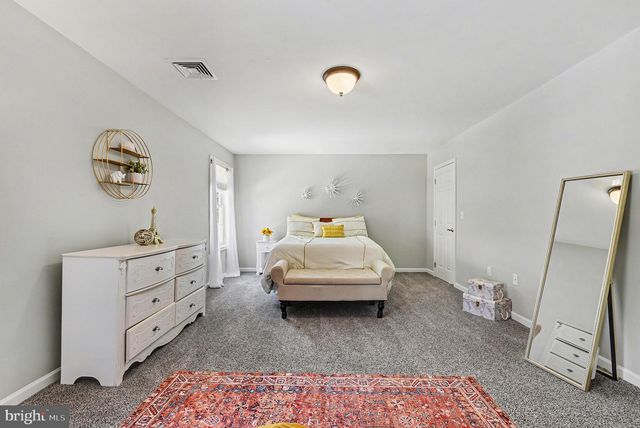 2452 MERCEDES CT, Harrisburg, PA 17112