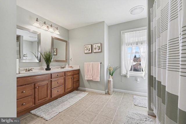 2452 MERCEDES CT, Harrisburg, PA 17112