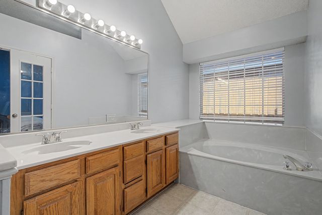 645 Cross Ridge Circle N, Fort Worth, TX 76120