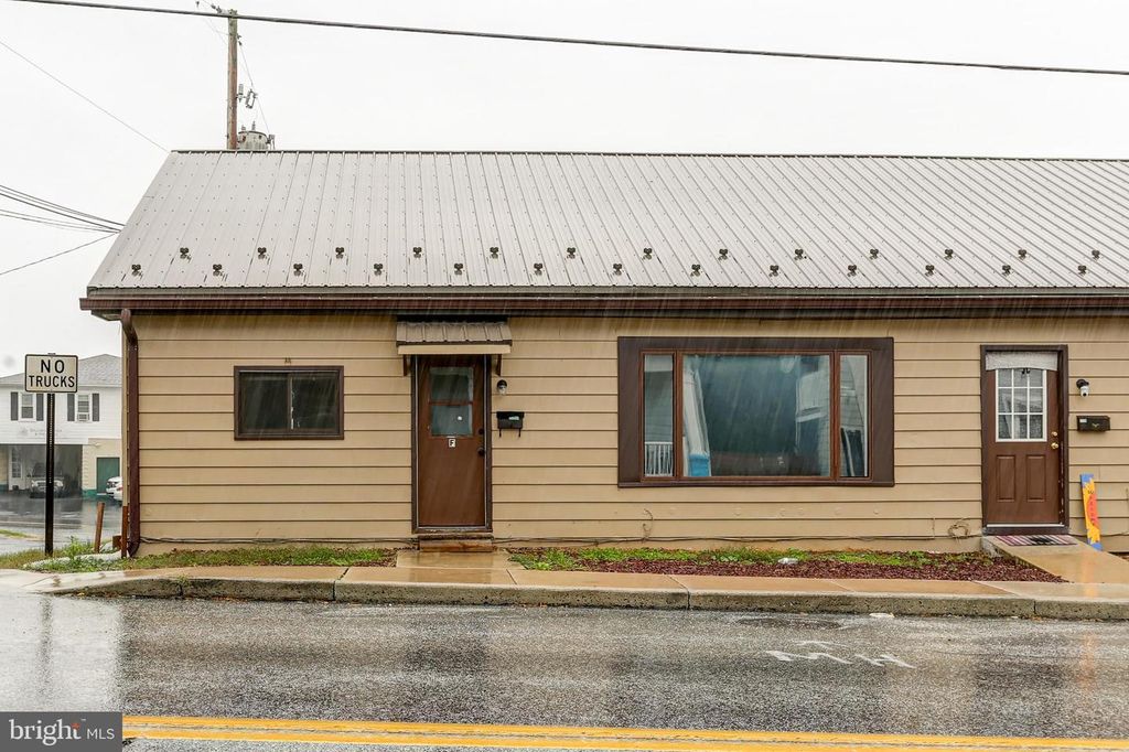 11 N CHESTNUT ST #F, Dillsburg, PA 17019
