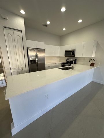 14623 SW 7th St 4-12, Pembroke Pines, FL 33027