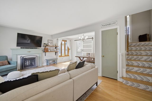 718 S Chestnut Avenue, Arlington Heights, IL 60005