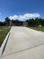 304 Road 5242, Cleveland, TX 77327