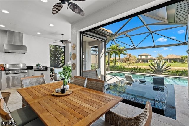 8677 Dilillo CT, Naples, FL 34119