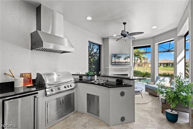 8677 Dilillo CT, Naples, FL 34119