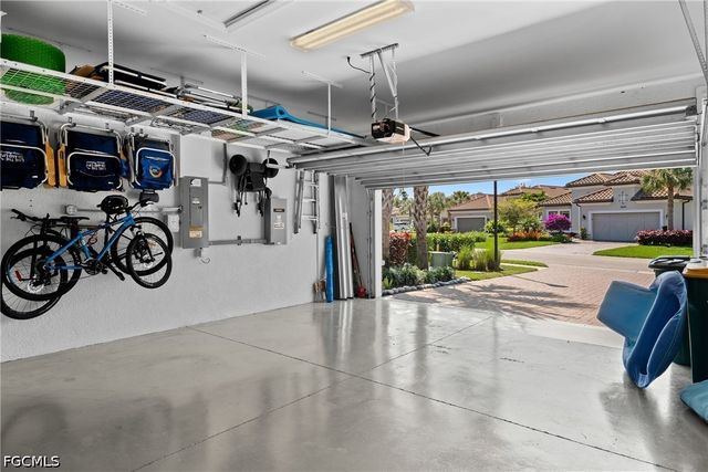 8677 Dilillo CT, Naples, FL 34119