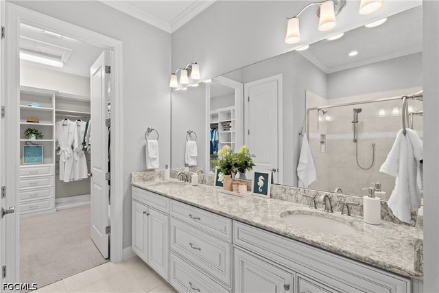 8677 Dilillo CT, Naples, FL 34119