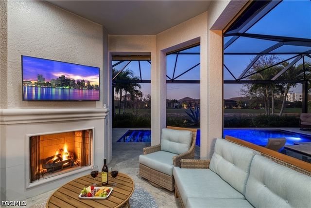 8677 Dilillo CT, Naples, FL 34119