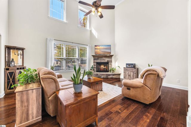 10 Meadowgold Lane, Greer, SC 29651