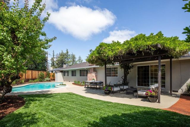 124 Jardin Drive, Los Altos, CA 94022
